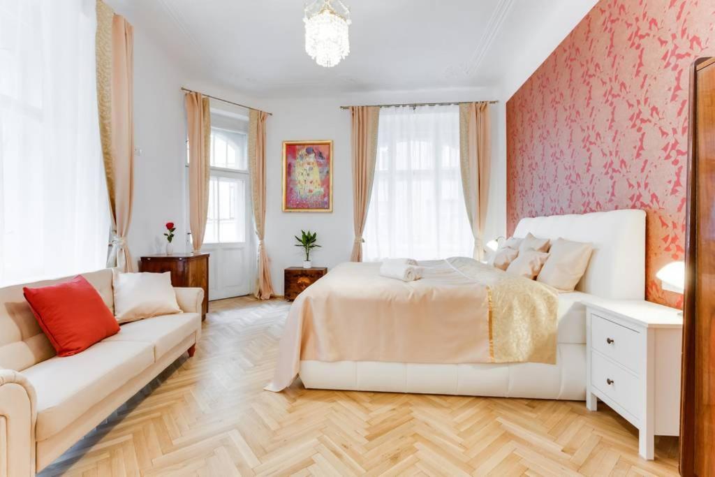 Days - 3bdr - Small Balcony - 2 Bathrooms - 90 Sqm Apartment *