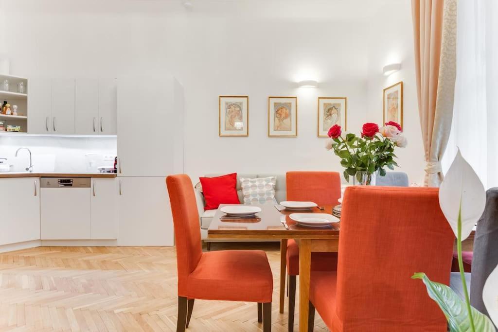 Days - 3bdr - Small Balcony - 2 Bathrooms - 90 Sqm Prague