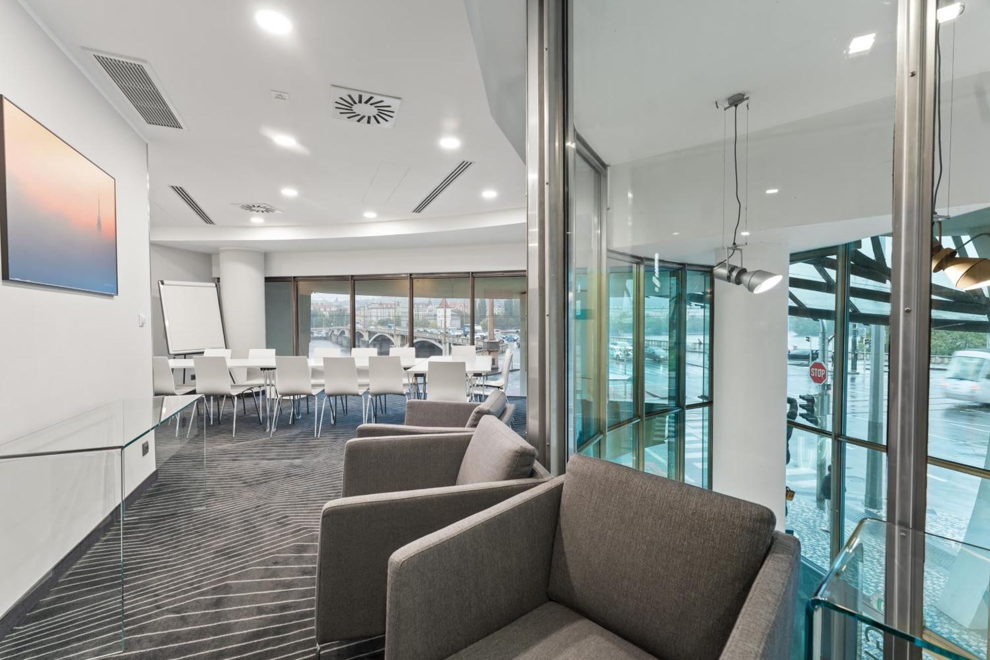 Hotel Dancing House - Tancici Dum 4*