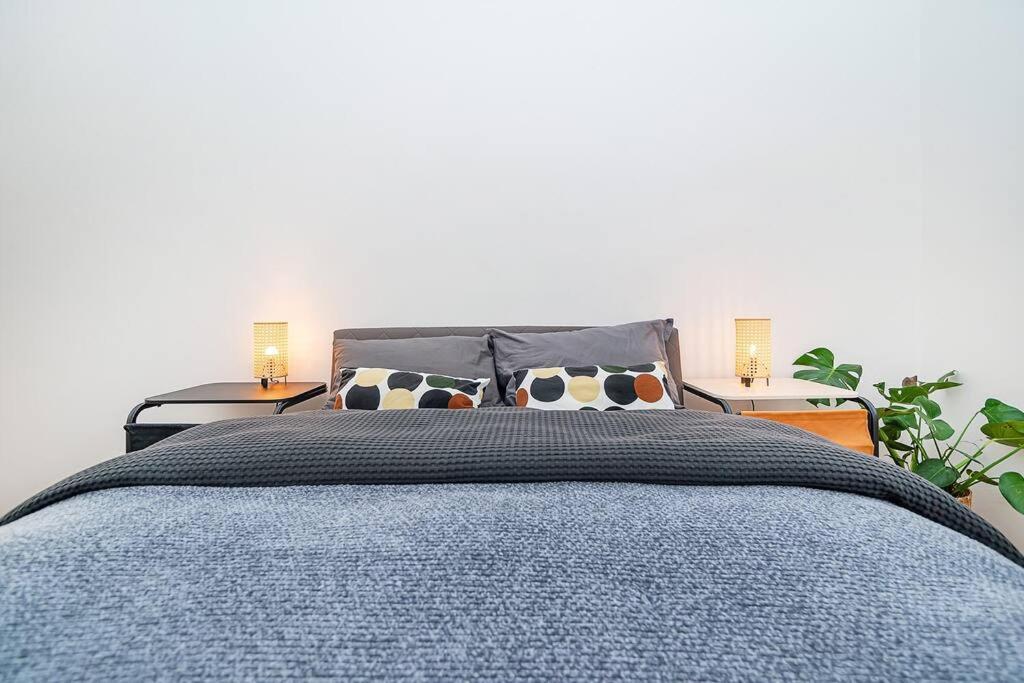 Bright And Designed In The Center Apartment