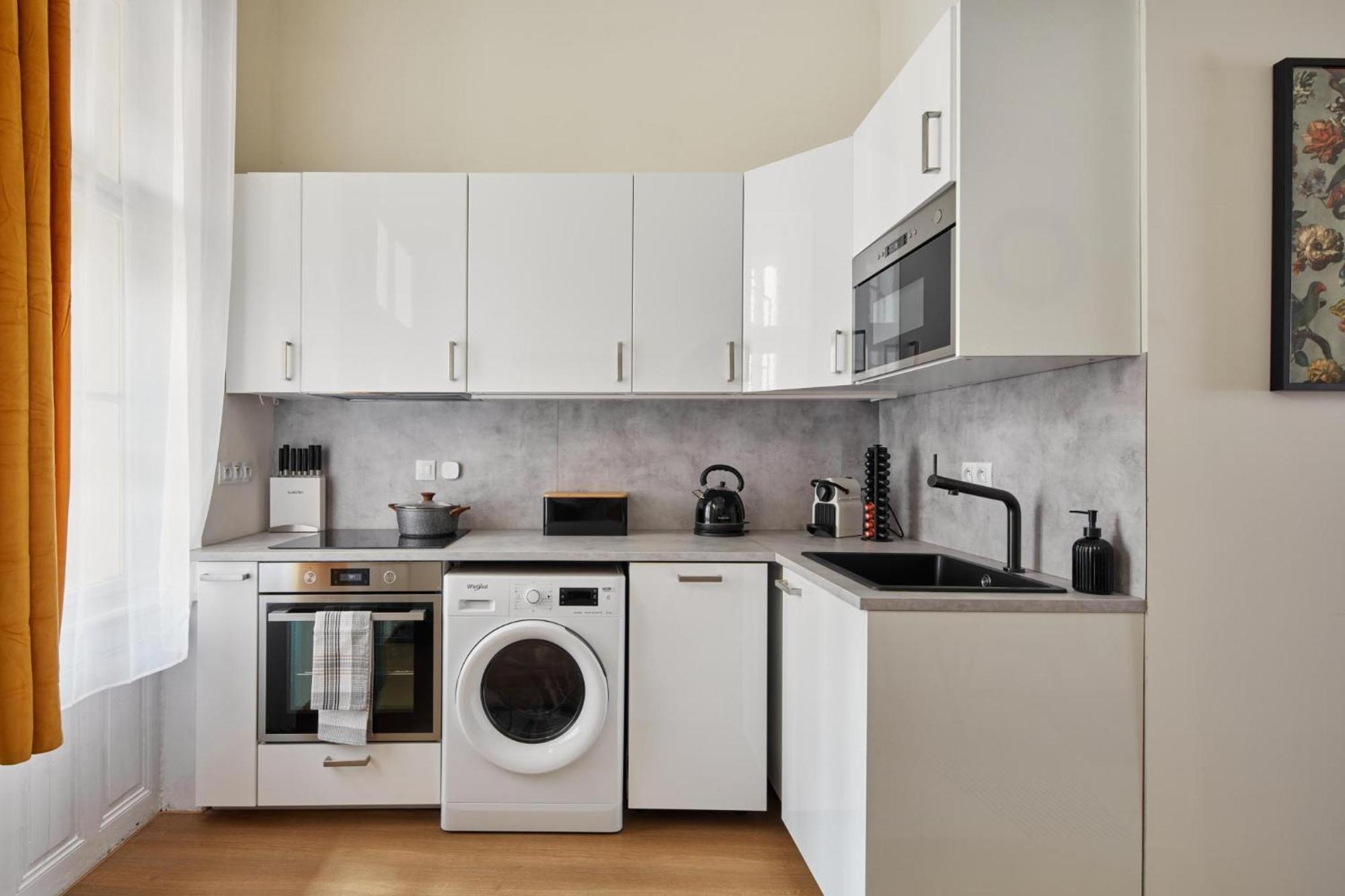 Days - Sunlit 1bdr - Netflix - Yet Quiet - New Town Apartamento Praga
