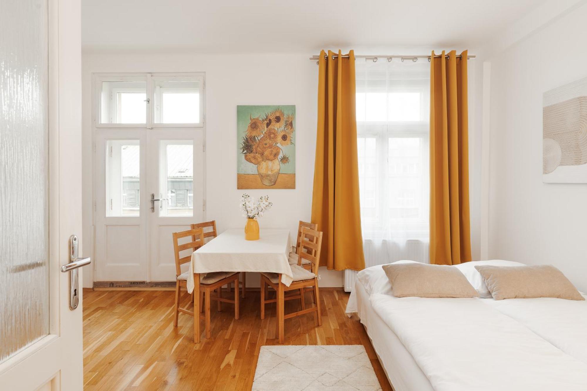 Louvre - Cozy Center With Balcony Apartment