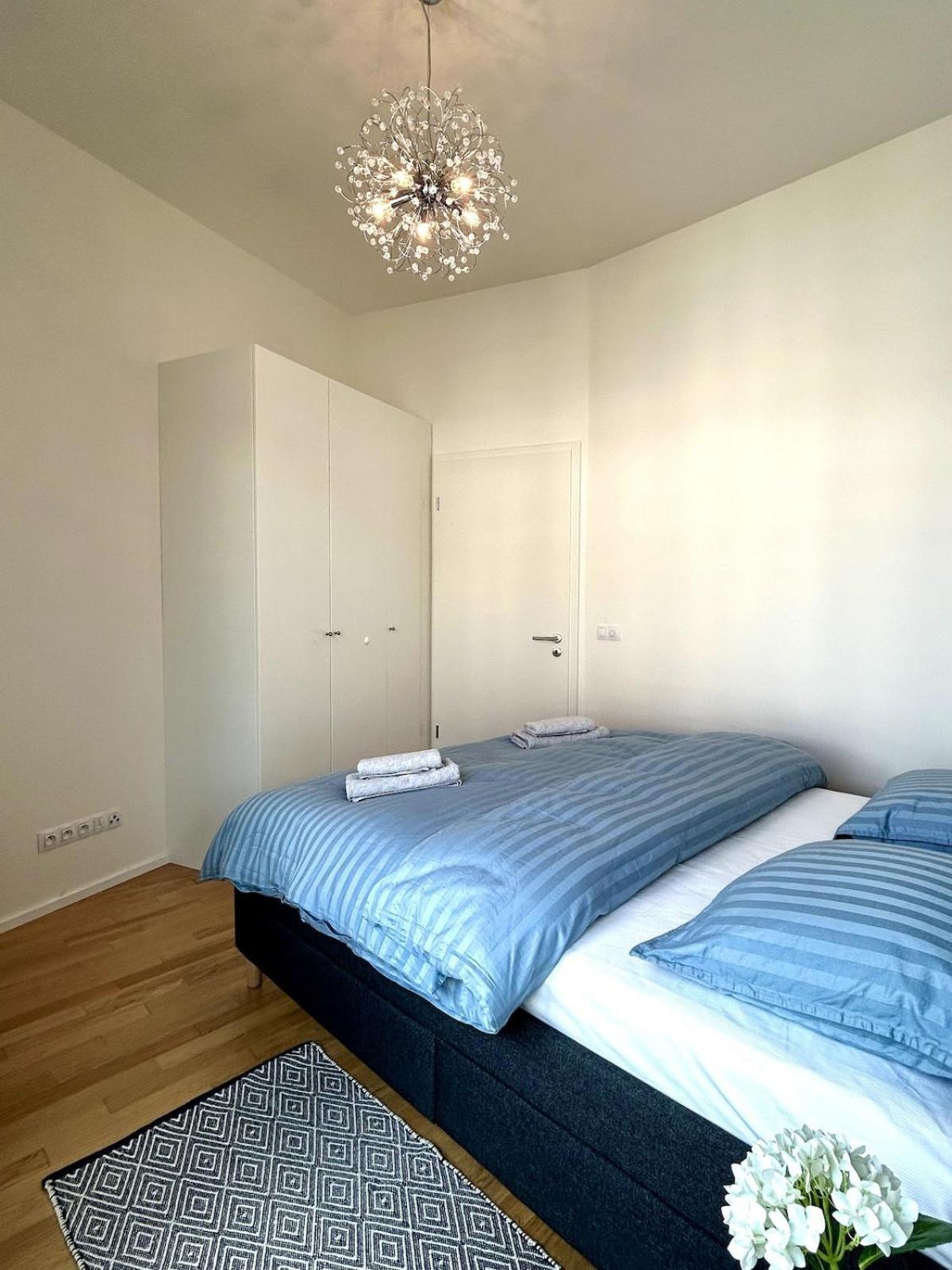 Viktoria With Garage & Balcony Apartment