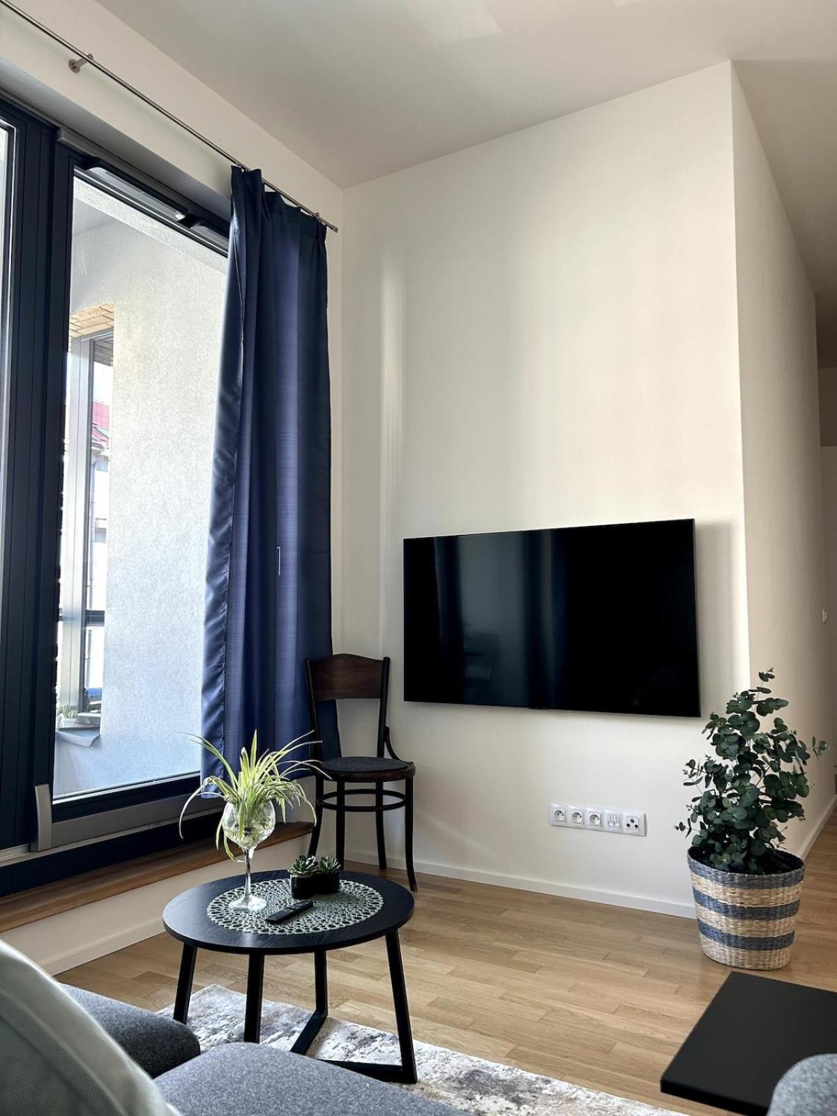 Apartment Viktoria With Garage & Balcony *