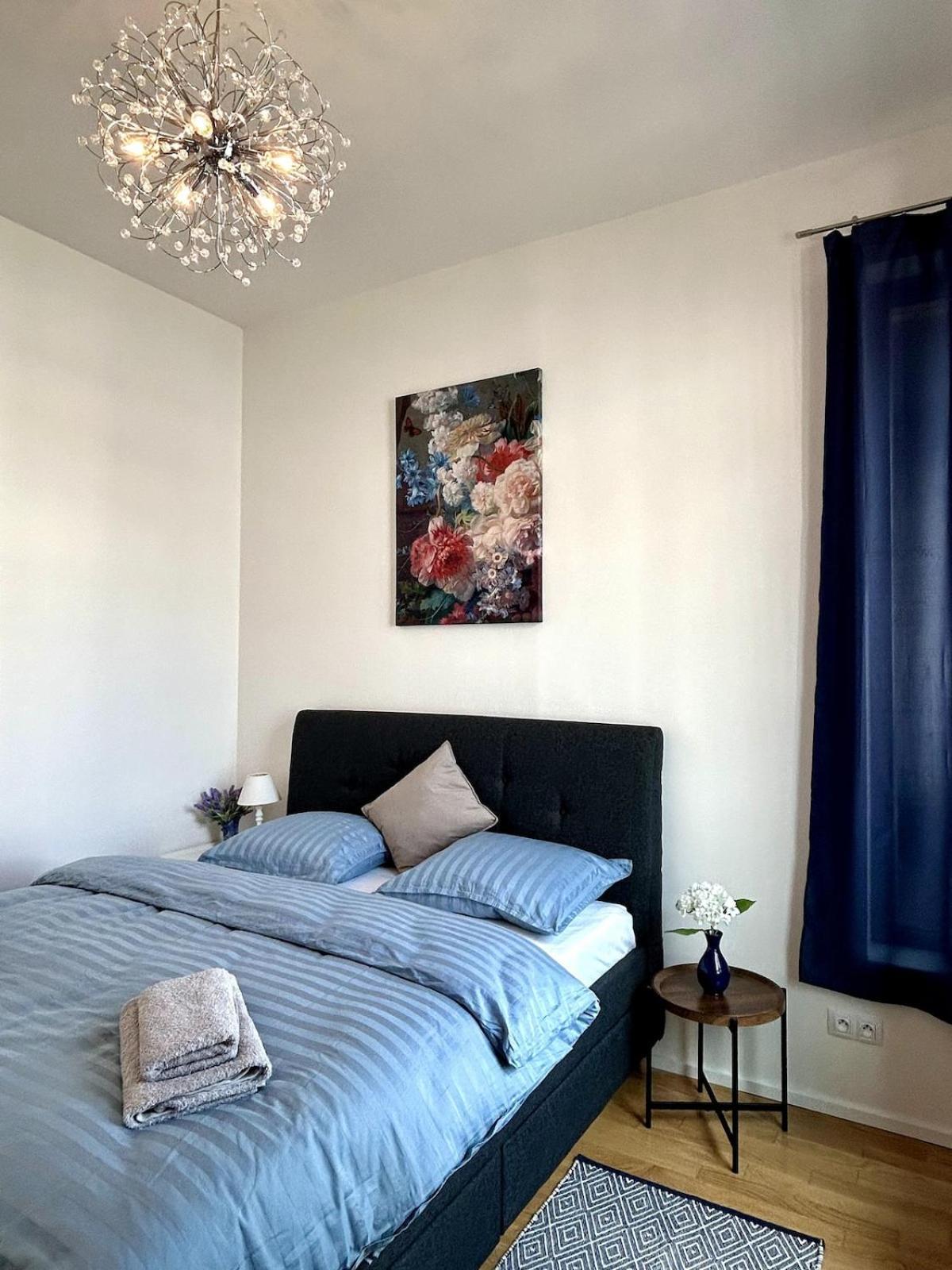 Viktoria With Garage & Balcony Apartment