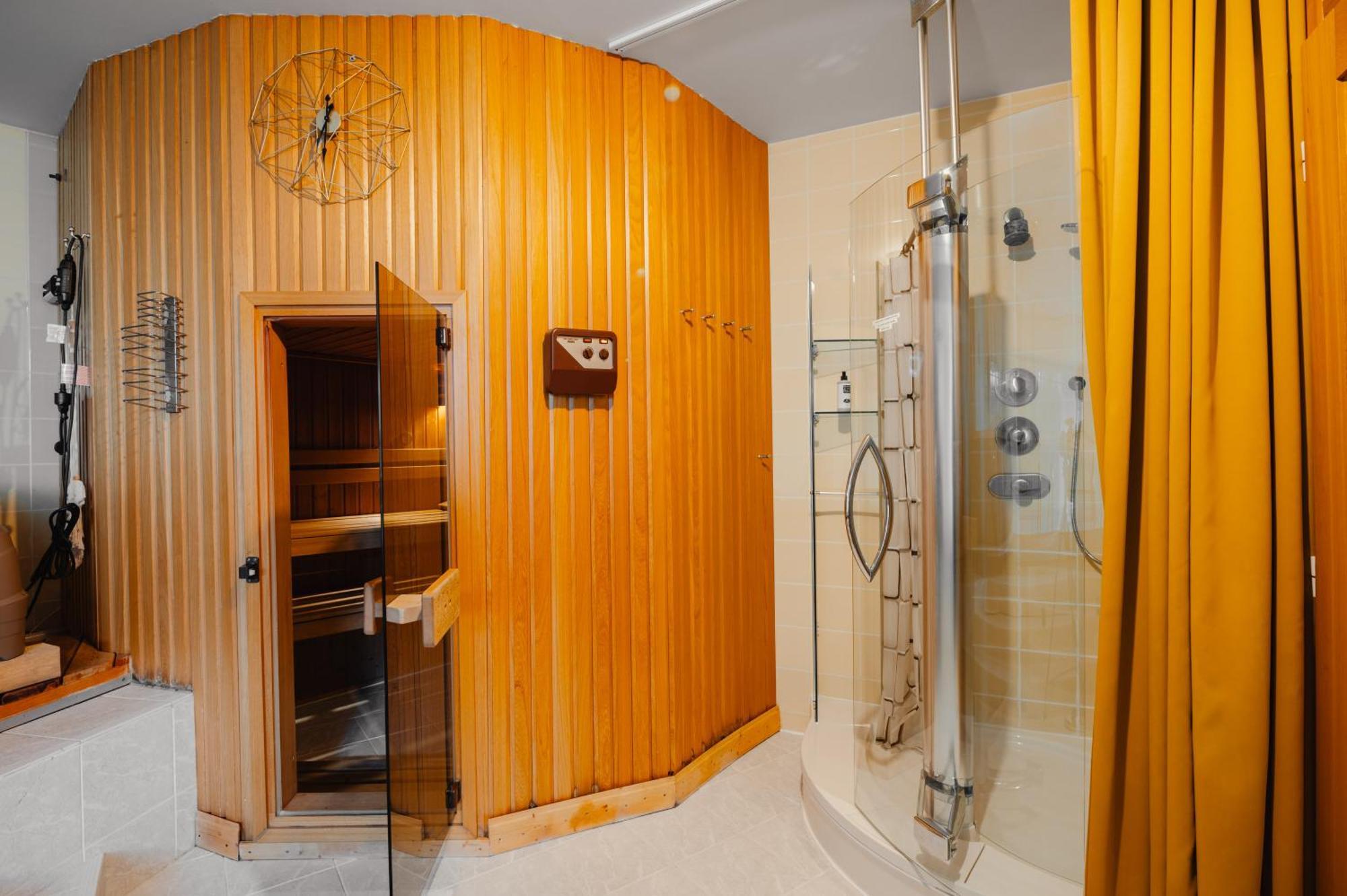 Unique With Private Pool, Cinema, Prague