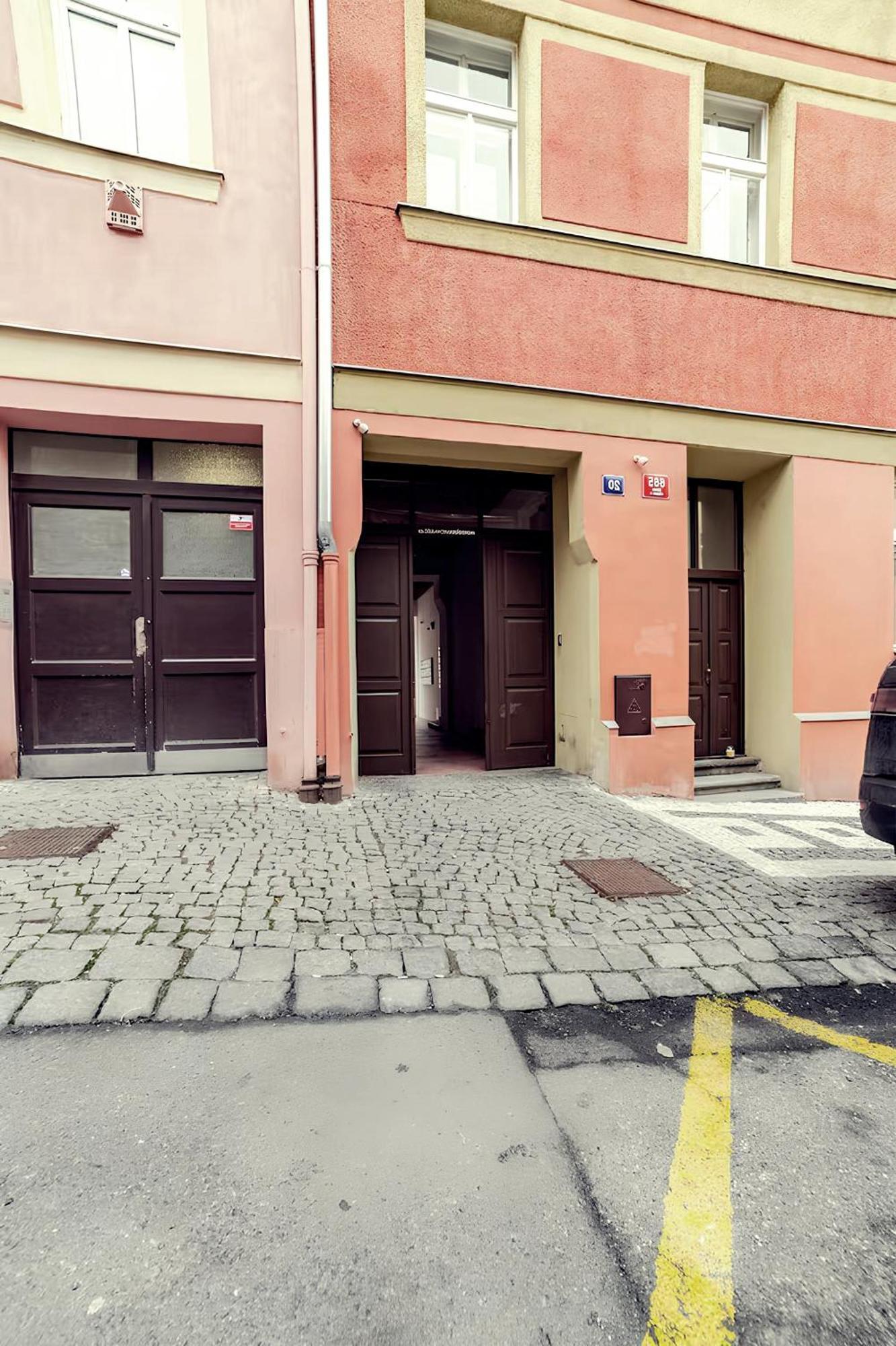 Stylish In Heart Of Zizkov Near Iconic Sites Daire *