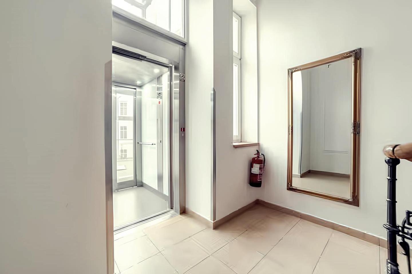 Stylish In Heart Of Zizkov Near Iconic Sites Daire Prag