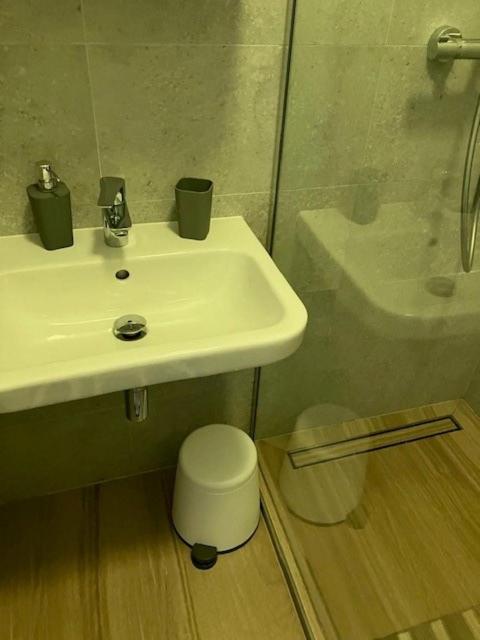 Appartement Atmosphere - Modern Flat With Balcony *