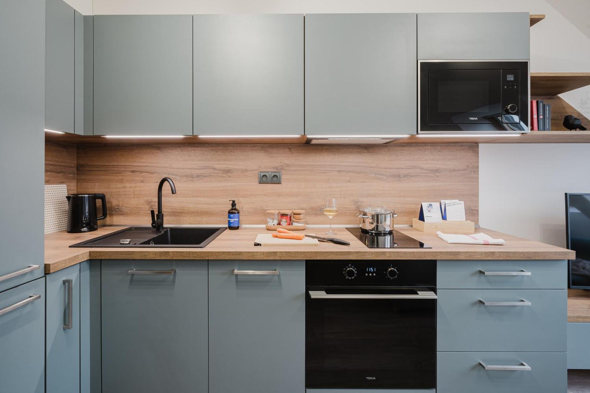 Apartment Days - Attic 1bdr - Workspace - Garage - Smichov Prague