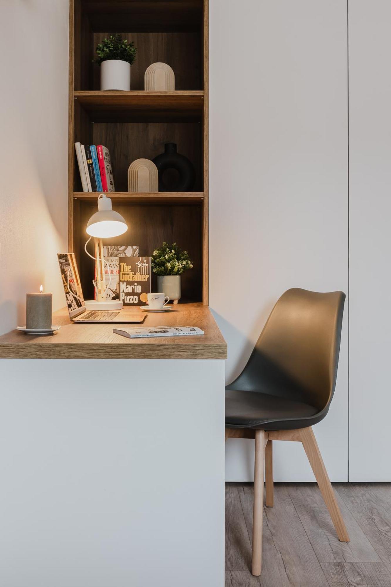 Apartment Days - Attic 1bdr - Workspace - Garage - Smichov