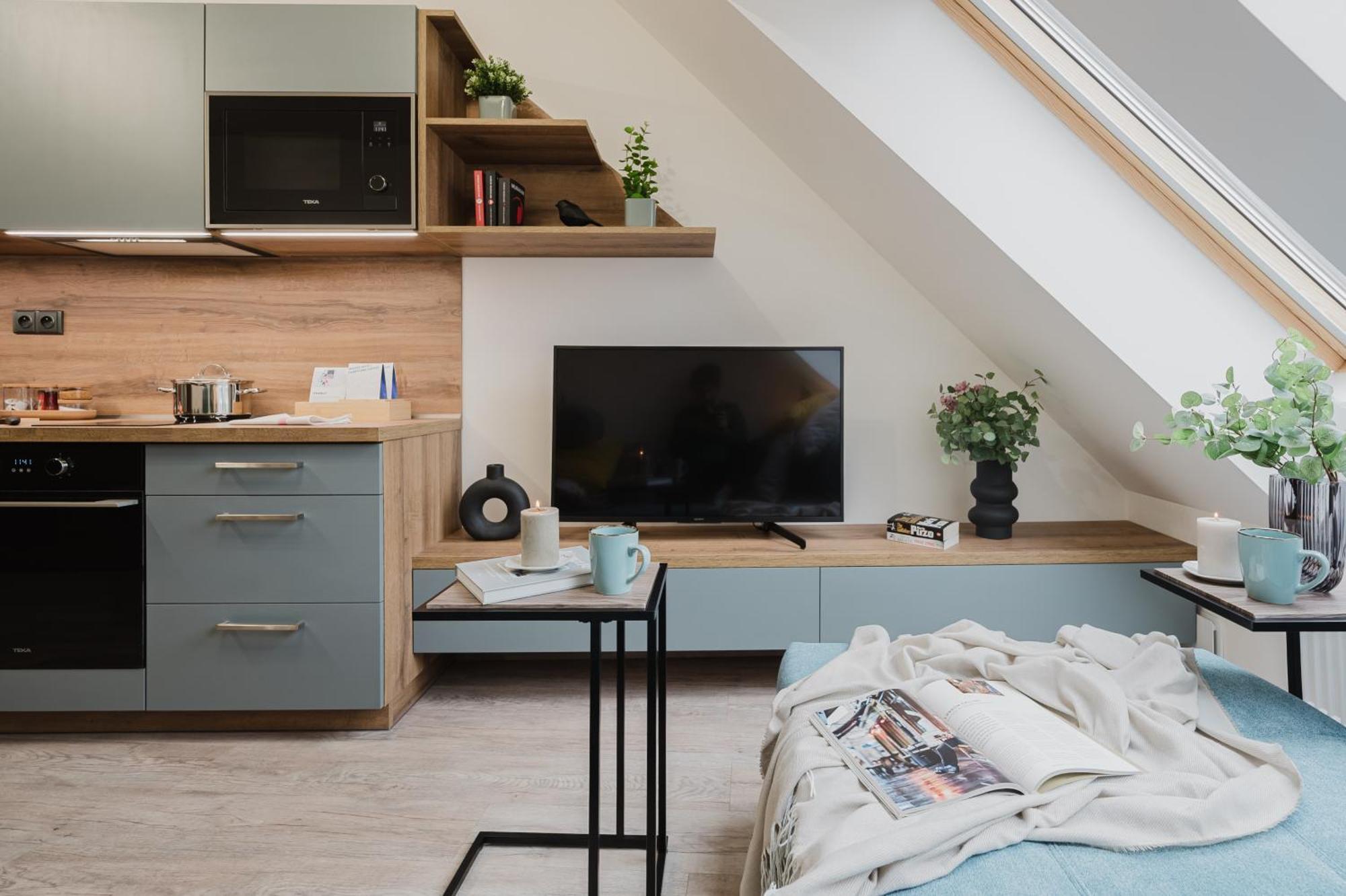 Apartment Days - Attic 1bdr - Workspace - Garage - Smichov Prague