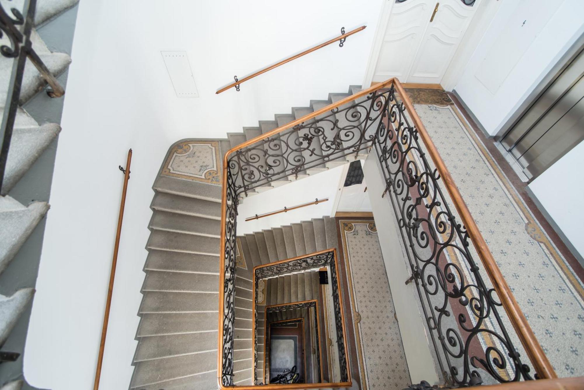 Spacious Two-bedroom In Old Town Appartement *