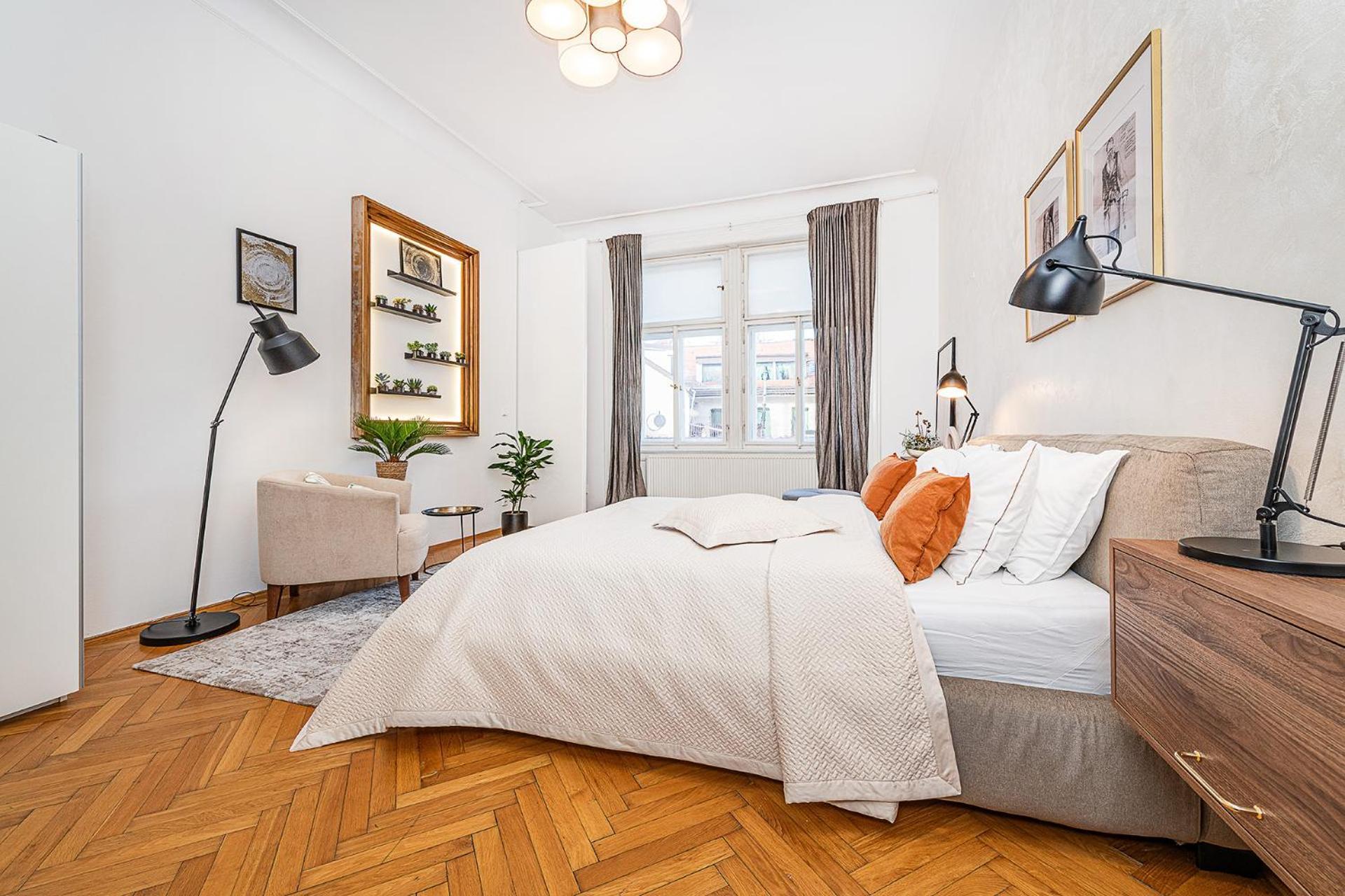 Spacious Two-bedroom In Old Town Appartement *