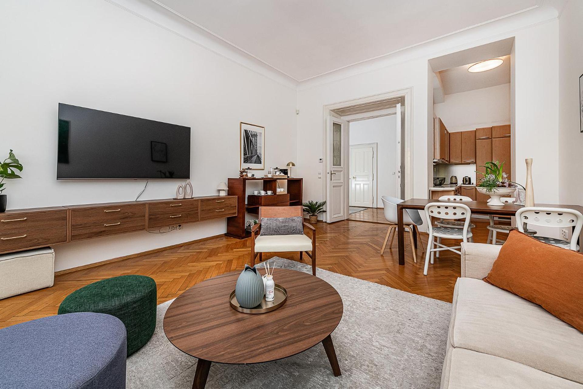 Spacious Two-bedroom In Old Town Appartement