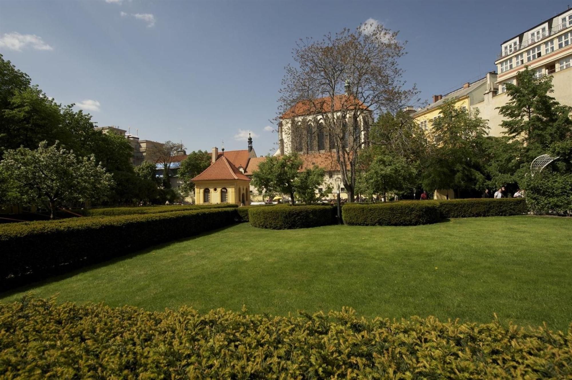 Spacious 3-bedrooms Near Karlin Square Appartement