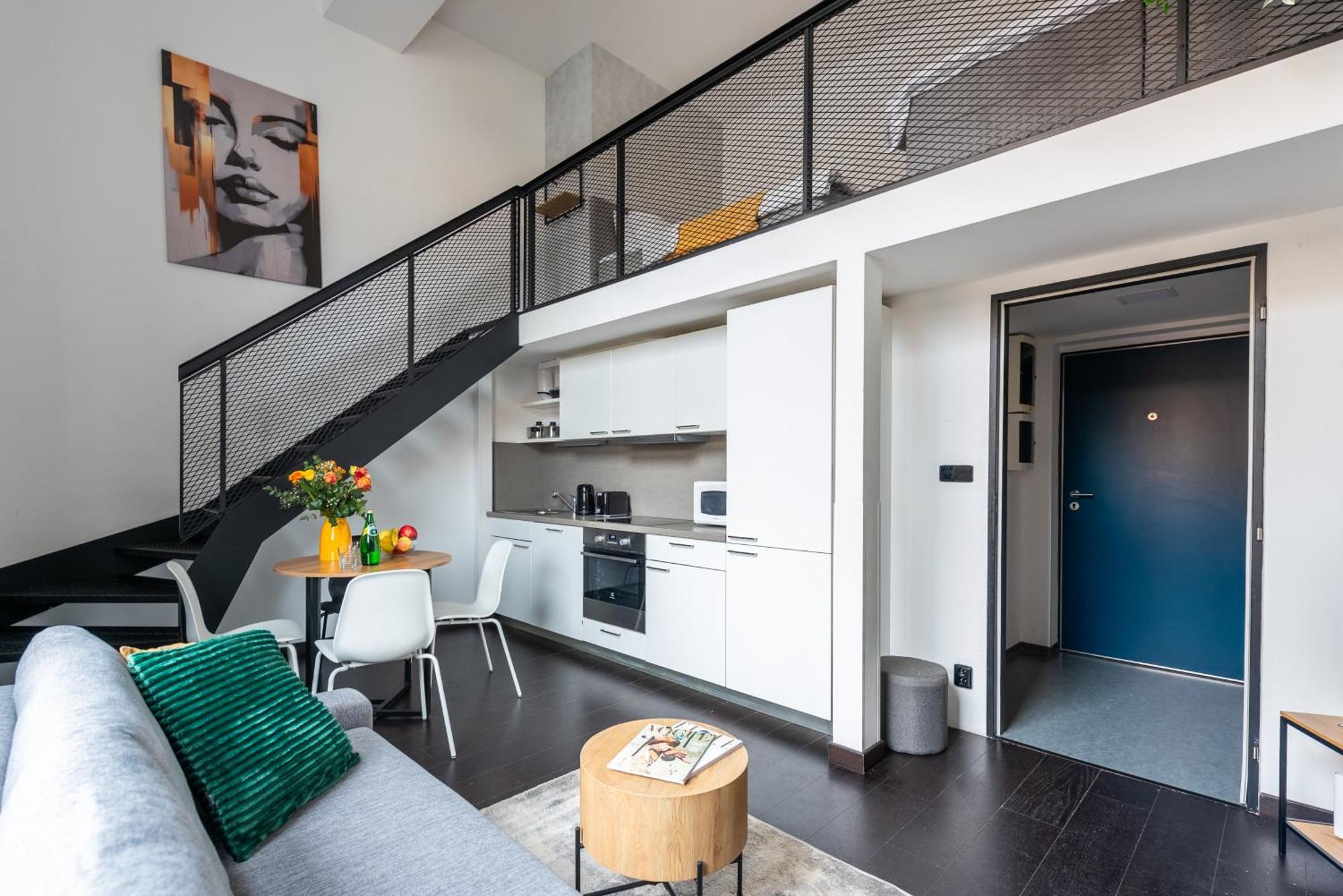 Loft Spacious In Daire Prag