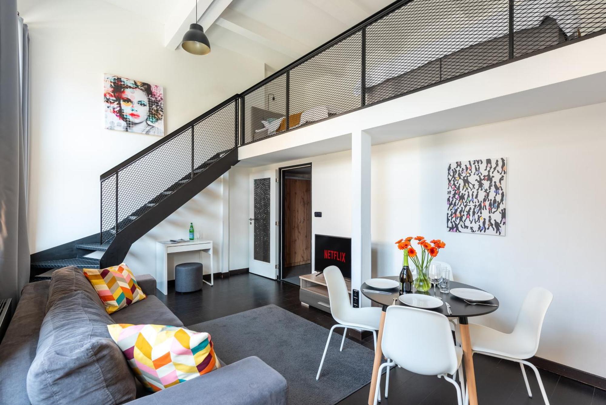 Daire Loft Spacious In Prag