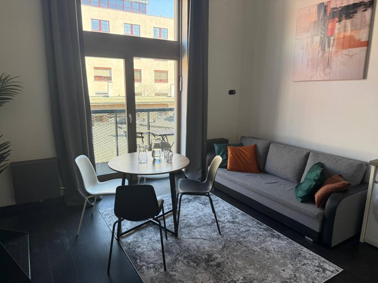 Loft Spacious In Daire Prag