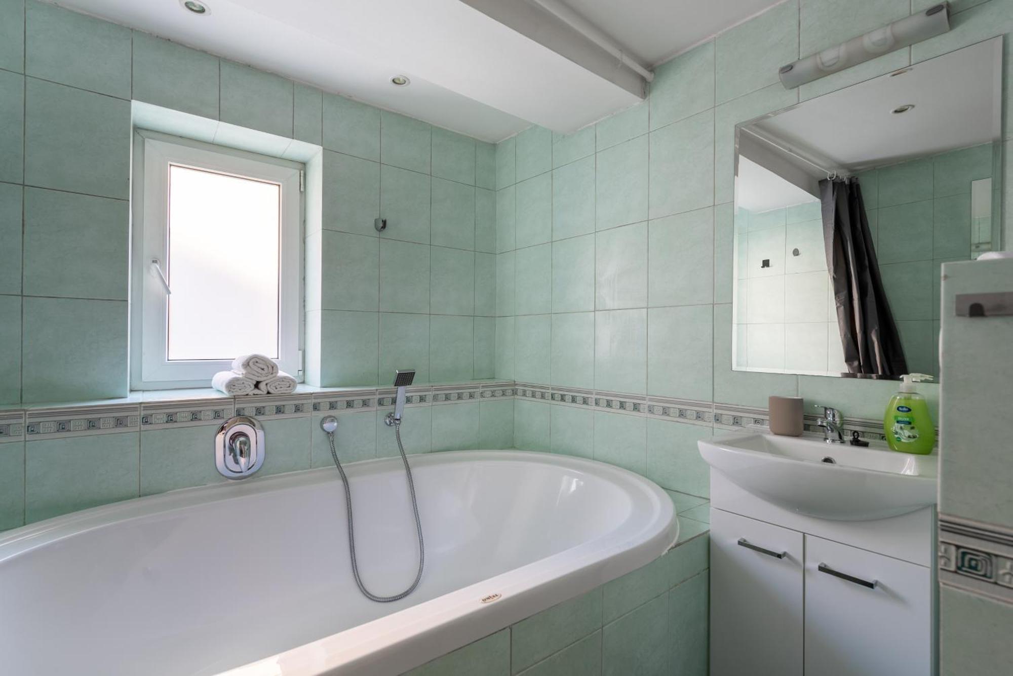 Spacious Near National Museum Apartment Prague