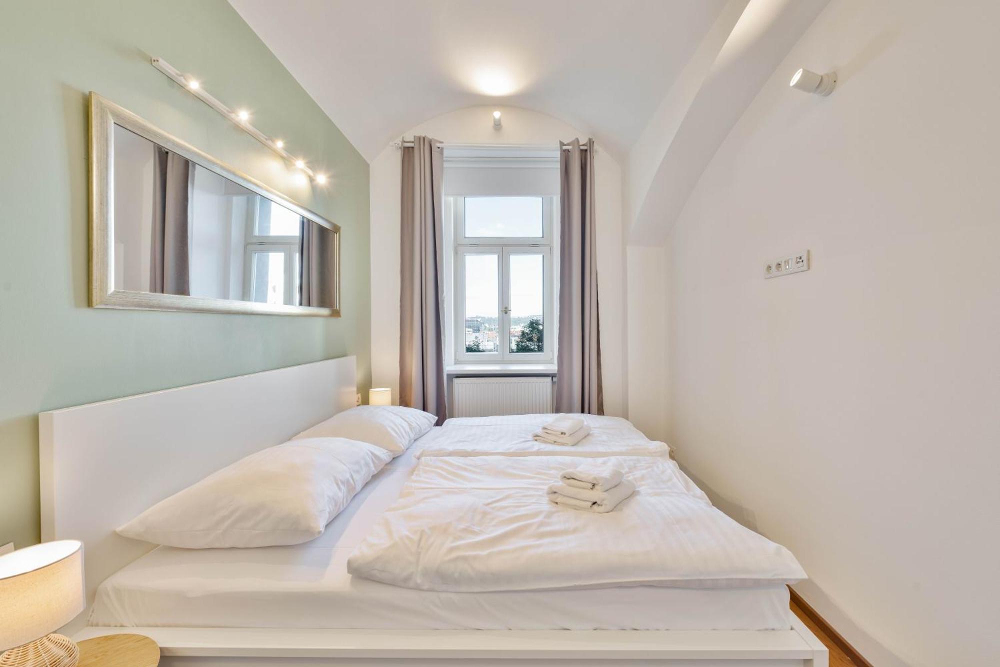 Elegant With Terrace & Bike Path Prag