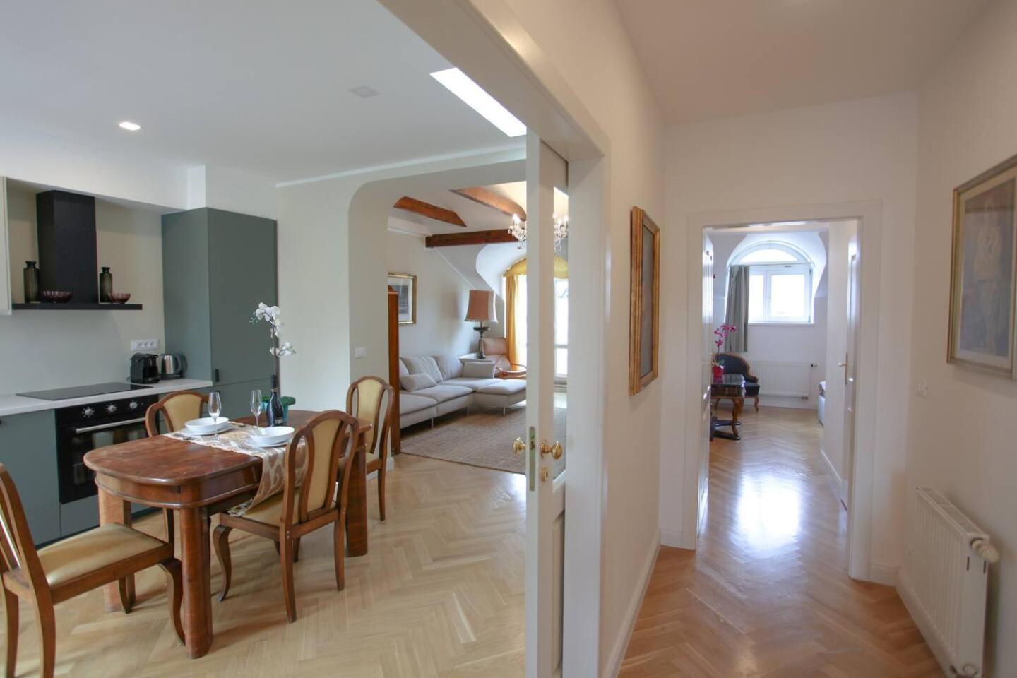 Charles Bridge Unique Maisonette * Prague