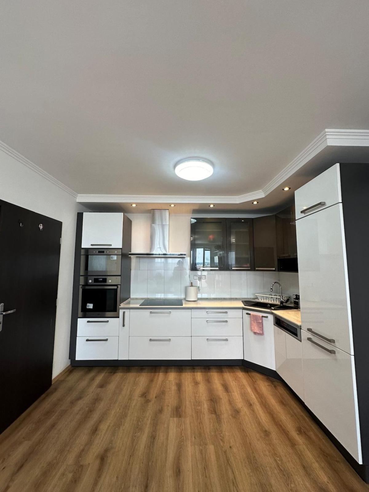 Apartment High Rise Cozy 2brd Flat *