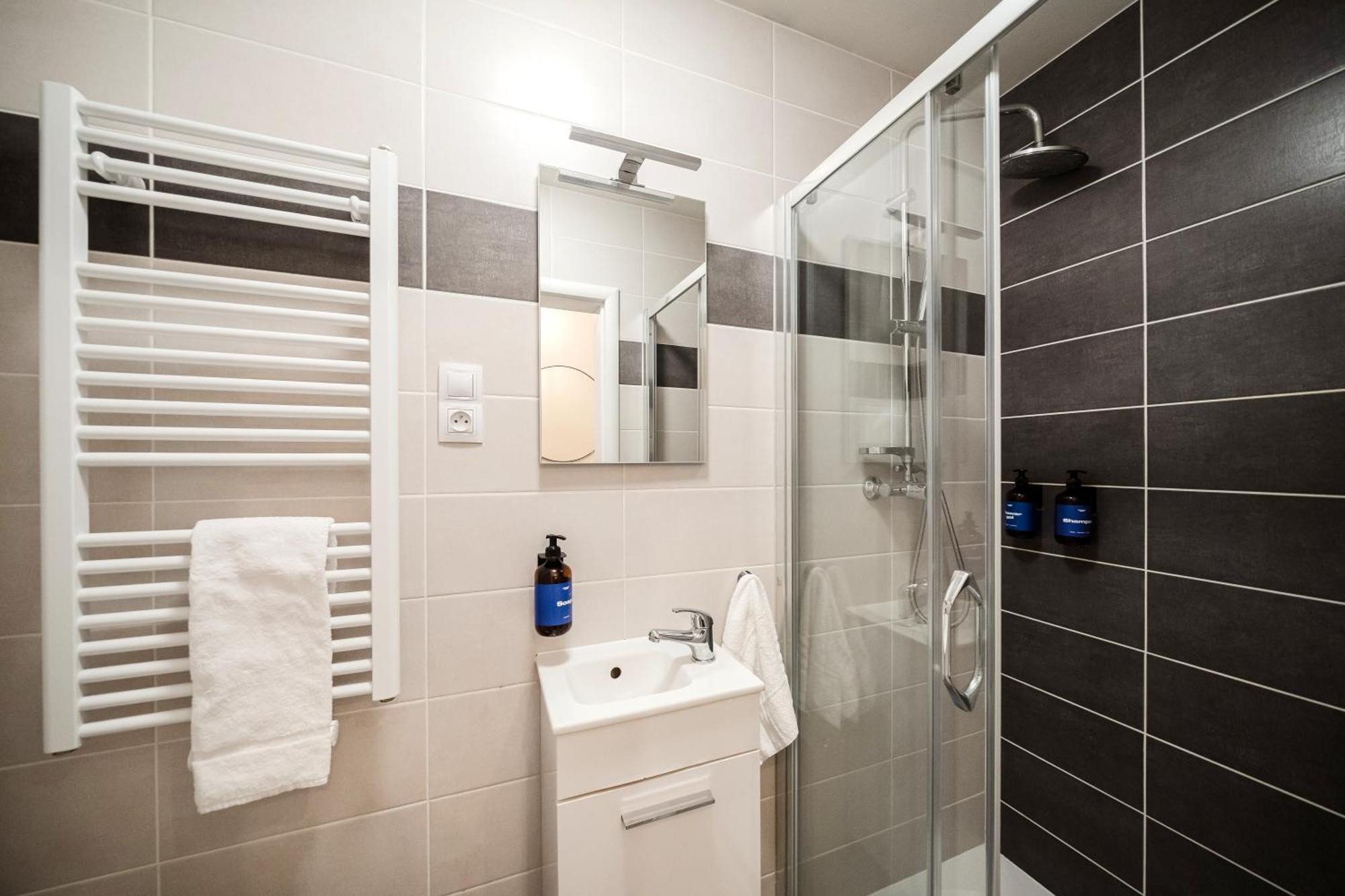 Days - Sunlit 1bdr - Netflix - Yet Quiet - New Town Apartamento Praga