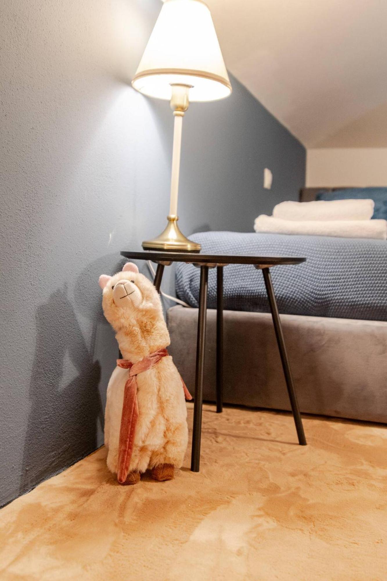 Place Of Grace - Square Apartment