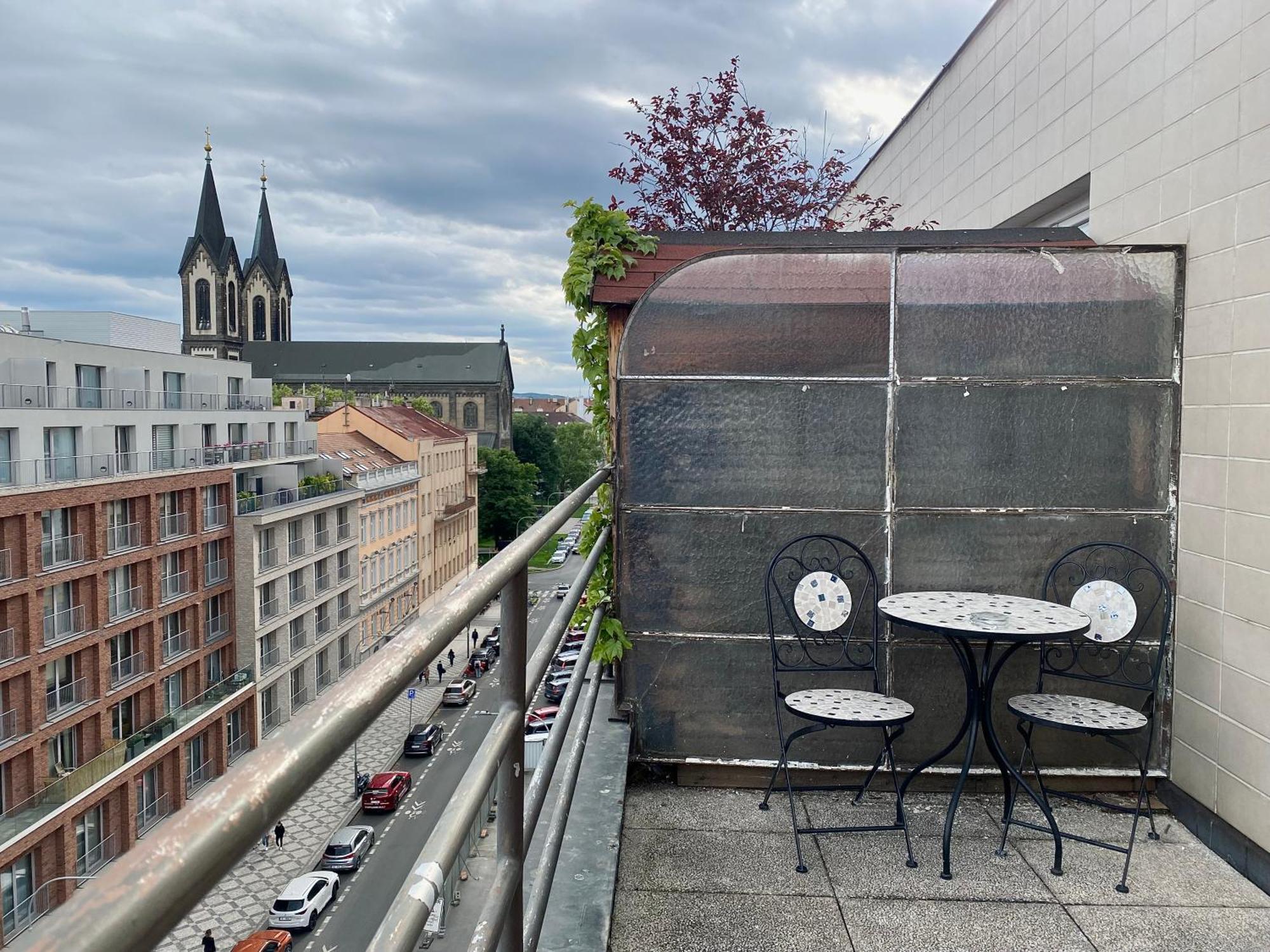 Floor With Terrace Apartment *