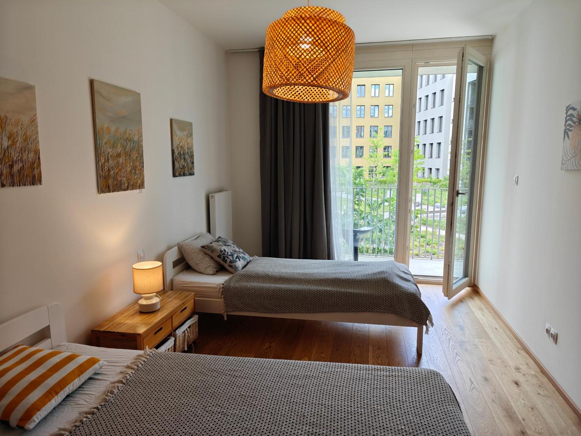 Terrace And Free Parking Apartment