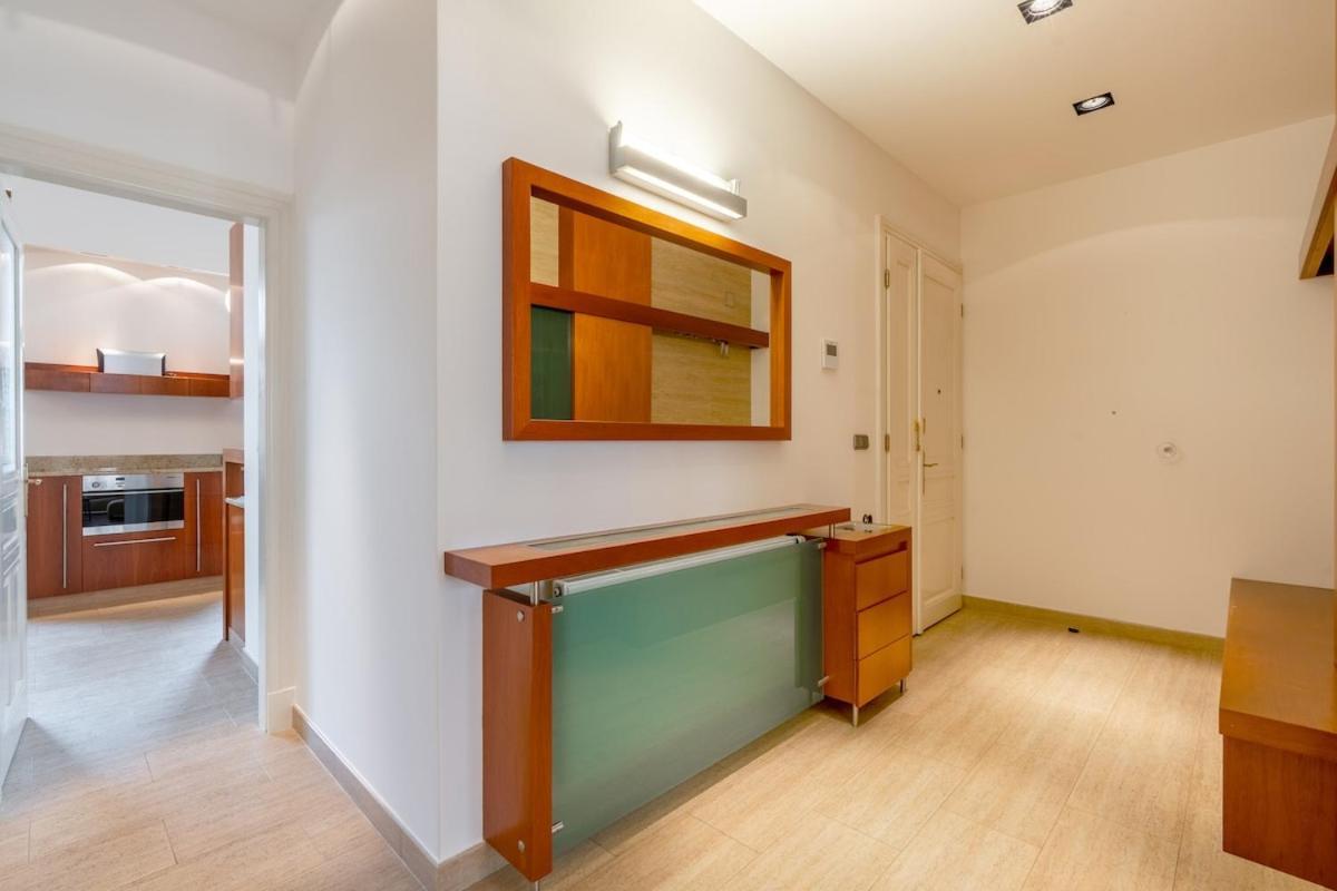Bright Oldtown 2bdr Apartment