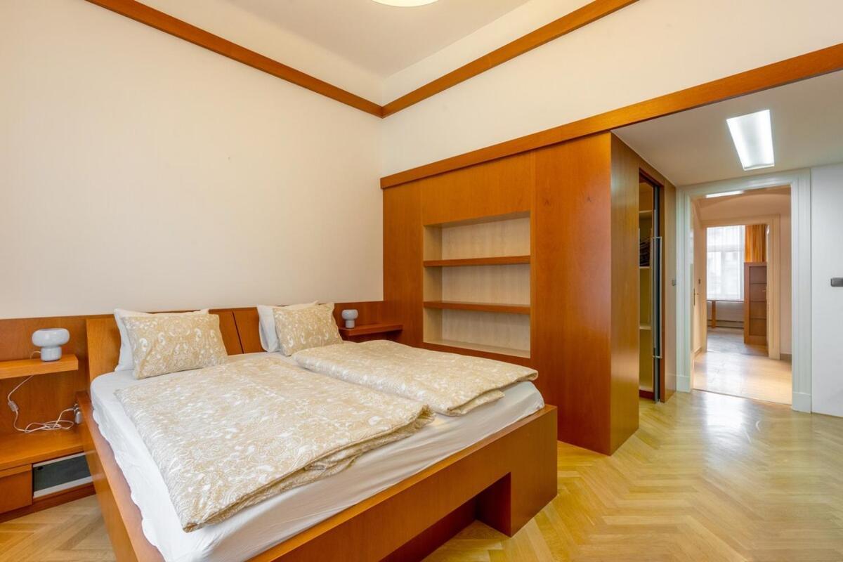 Bright Oldtown 2bdr Apartment Prague