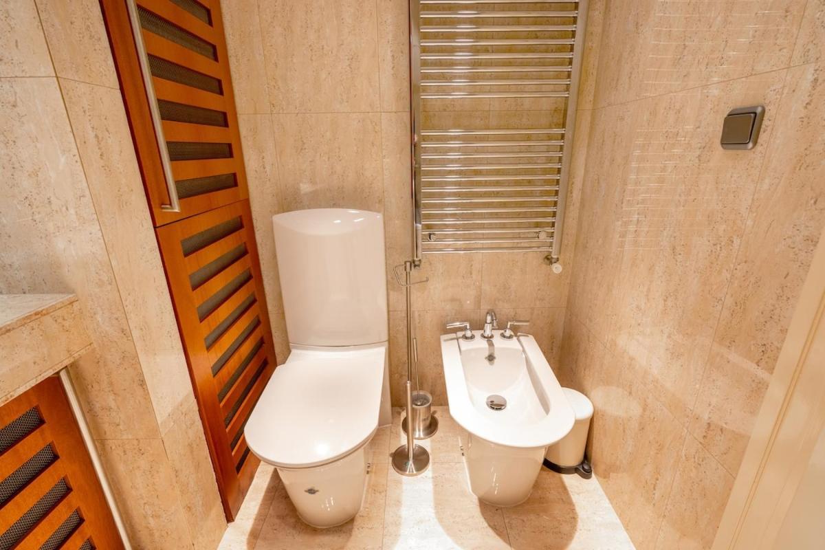 Bright Oldtown 2bdr Apartment