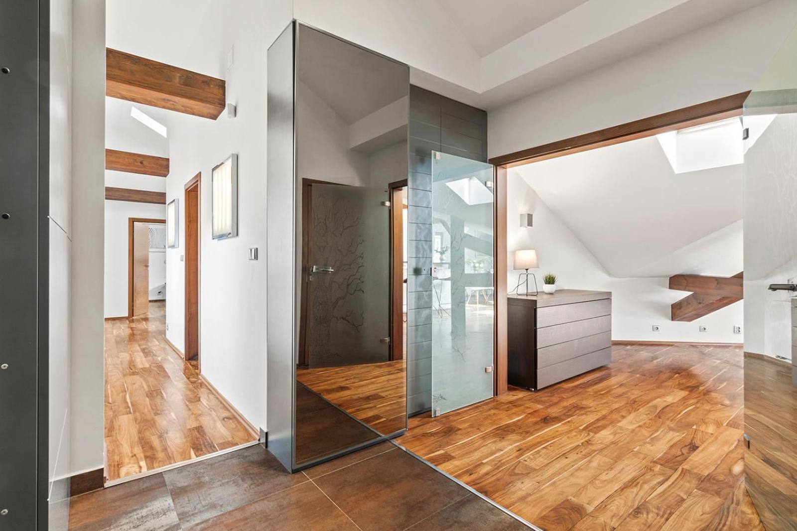 Days - Spacious 117m2 Attic Retreat W Ac - Near Old Town Sq Prague