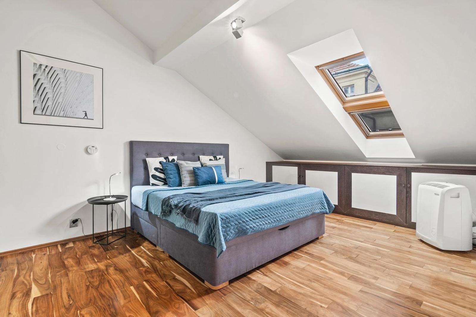 Days - Spacious 117m2 Attic Retreat W Ac - Near Old Town Sq Apartment Prague
