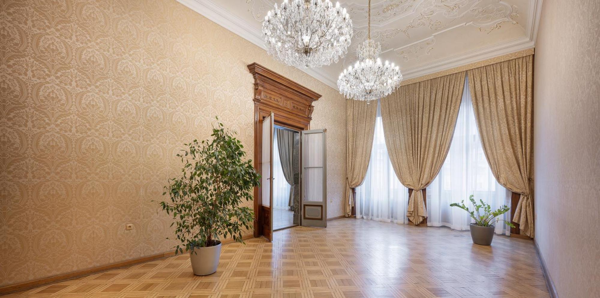 Kaiserstein Palace *