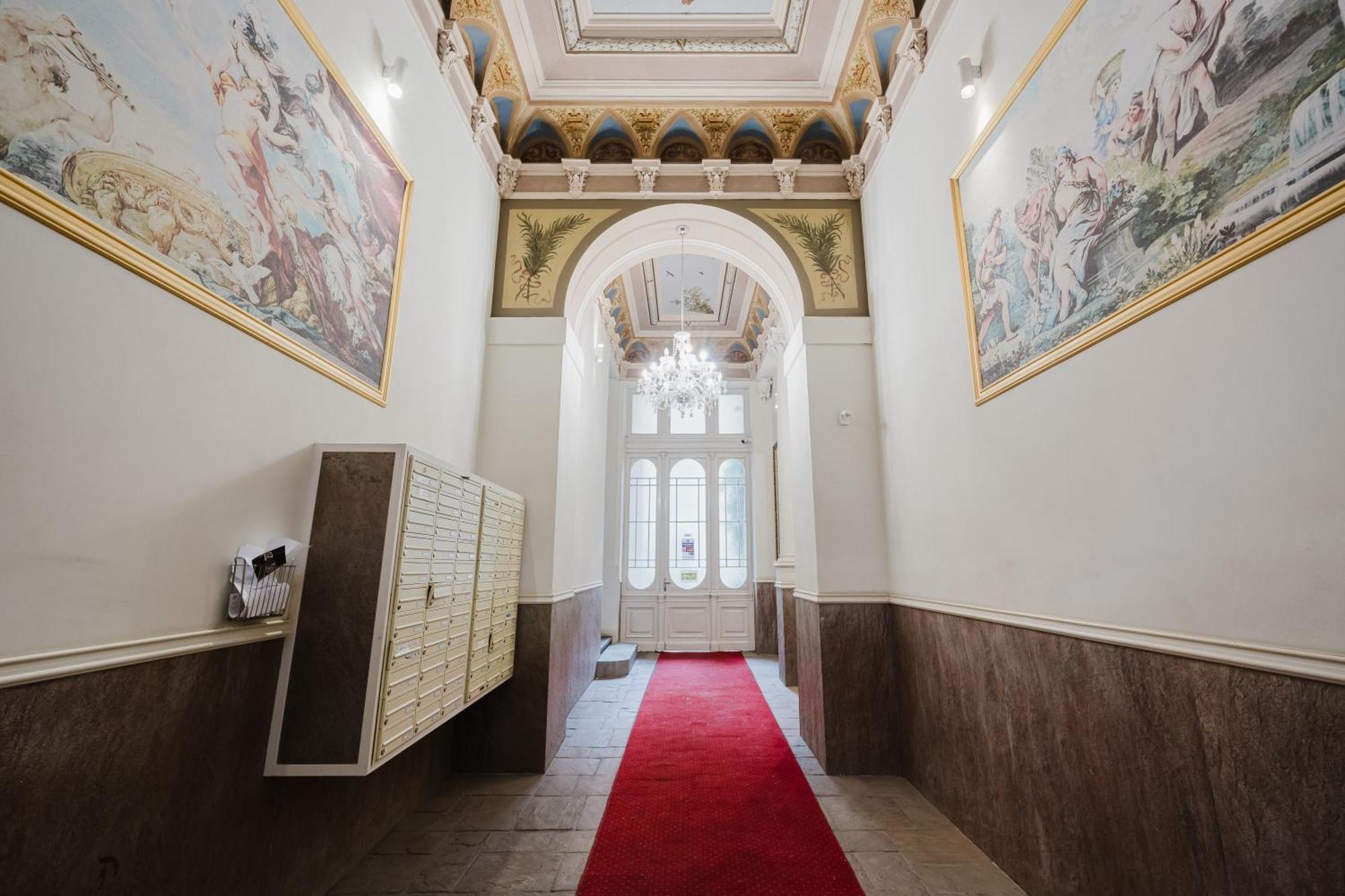 Days - With Balcony And Netflix In Location Prag