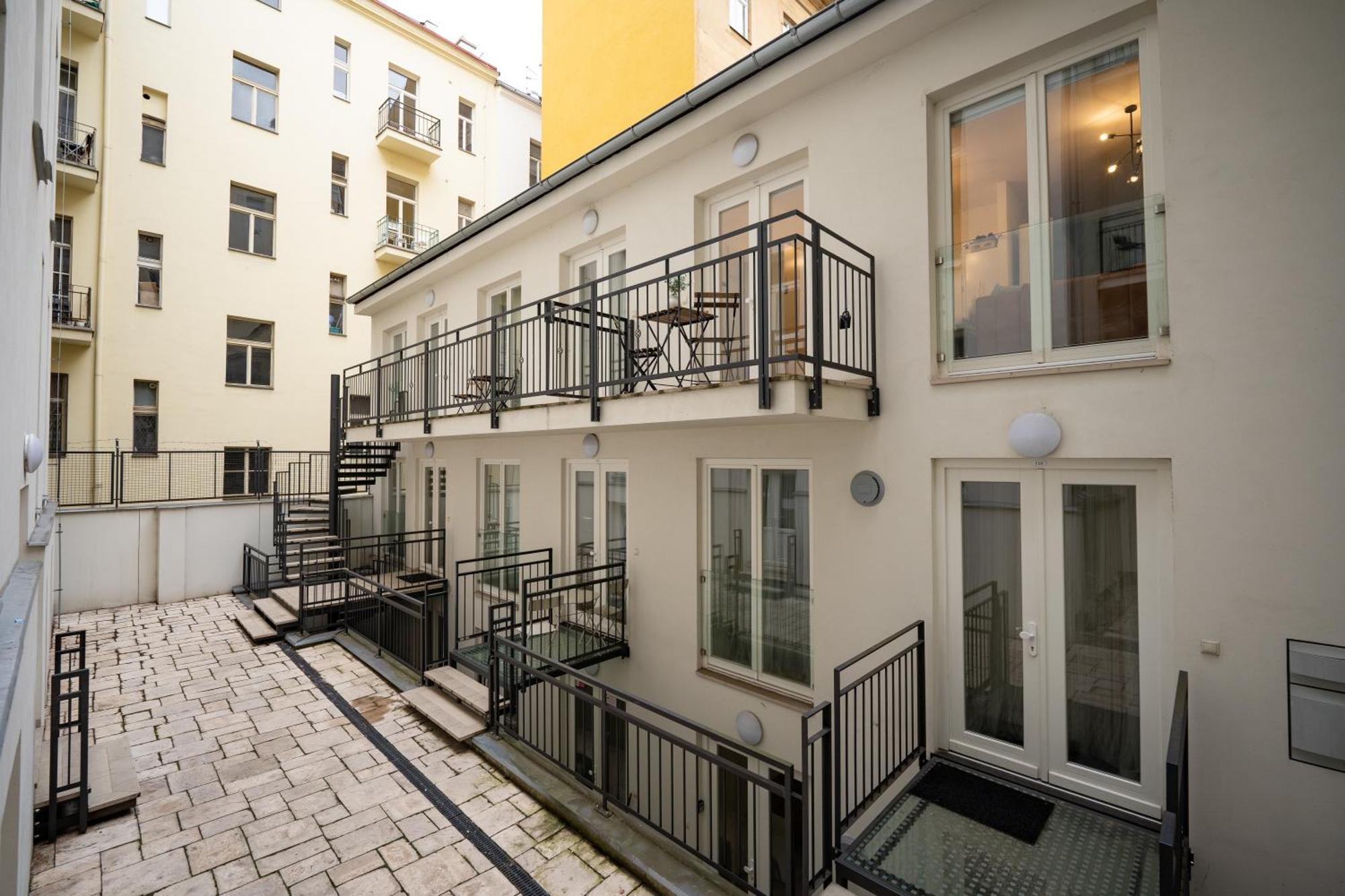 Days - With Balcony And Netflix In Location Apartment *