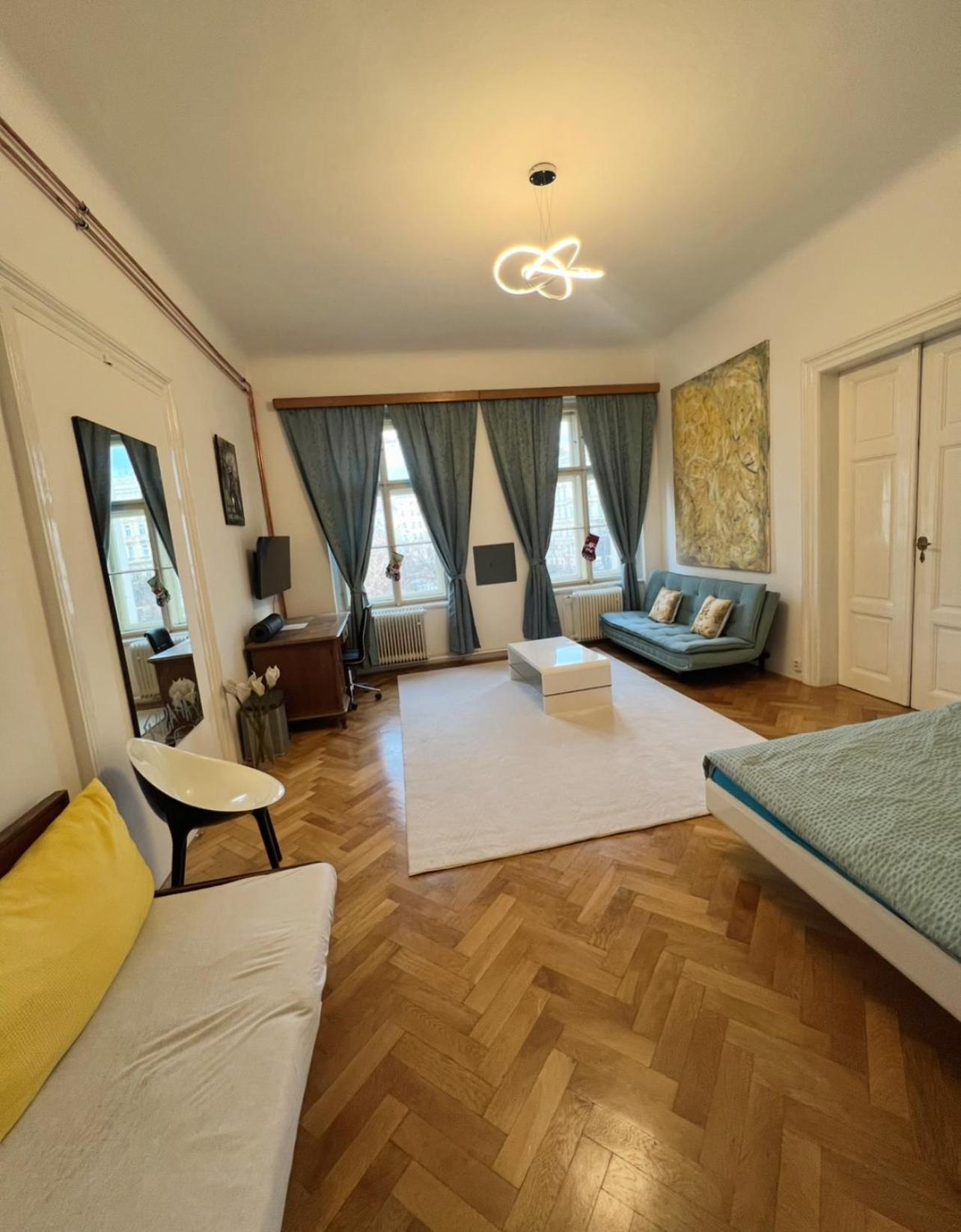 Wenceslas Square 150 M2 * Prague