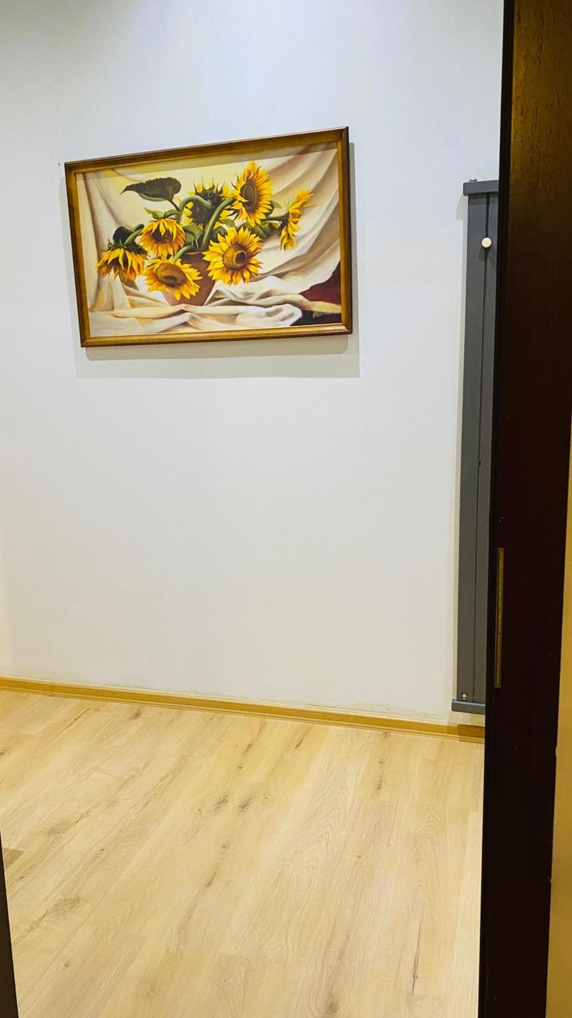 Apartment In 2 Square Prague