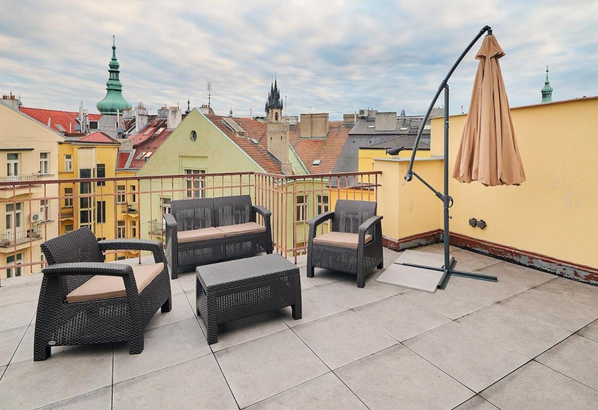 Beautiful Old Town Penthouse Apartment *