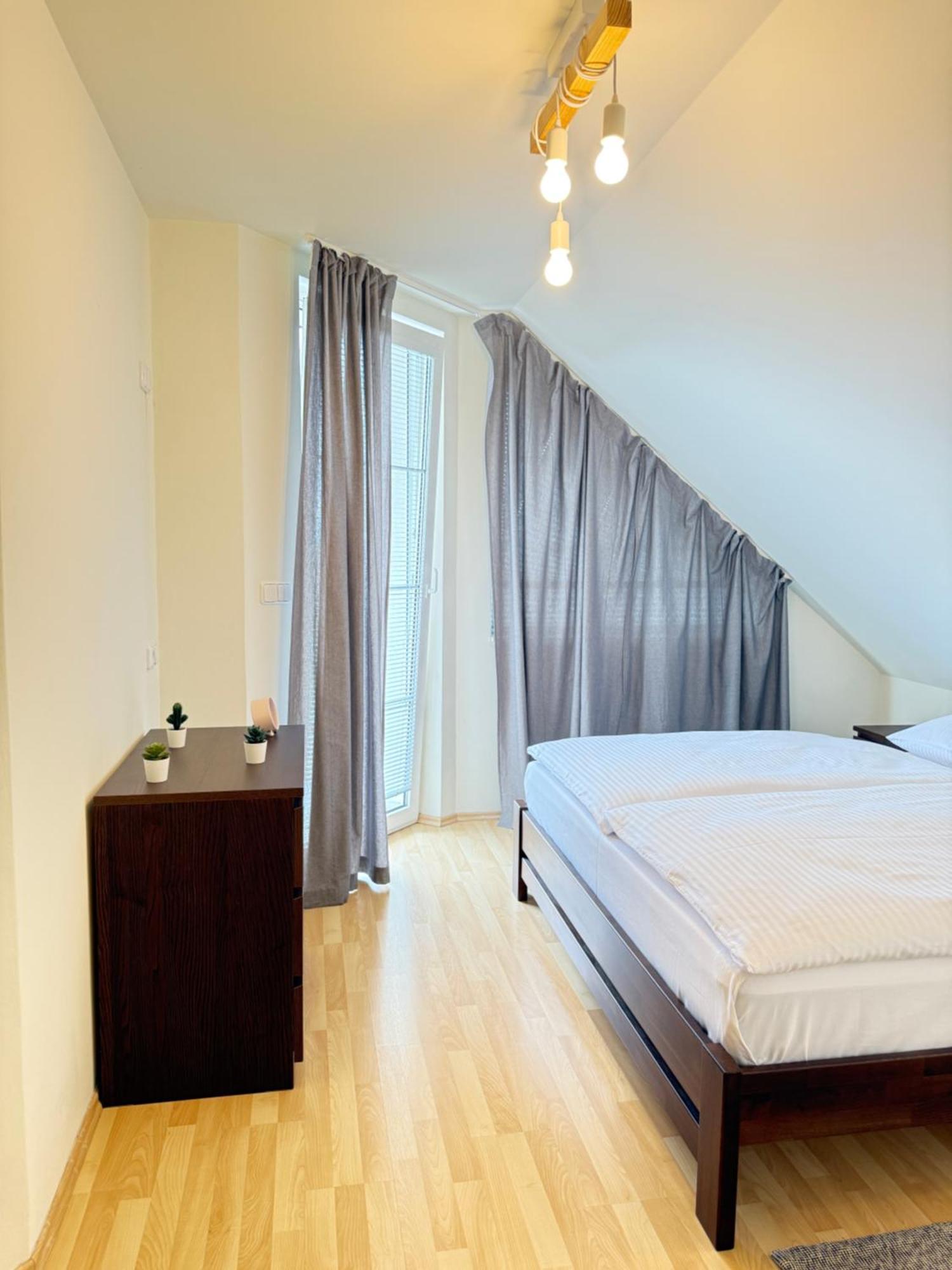 Apartamento Diamondvilla, 4 Bedroom Apartment, Garden & *