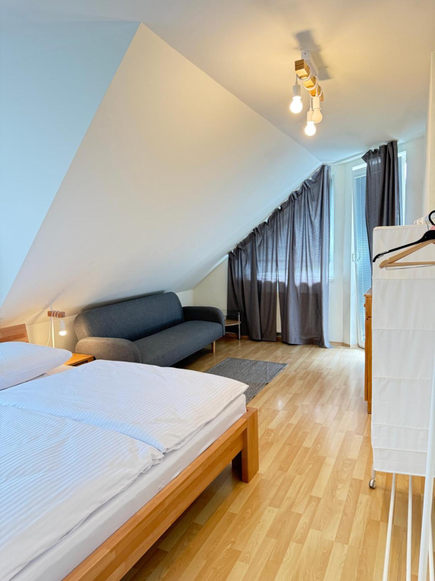 Apartamento Diamondvilla, 4 Bedroom Apartment, Garden & Praga