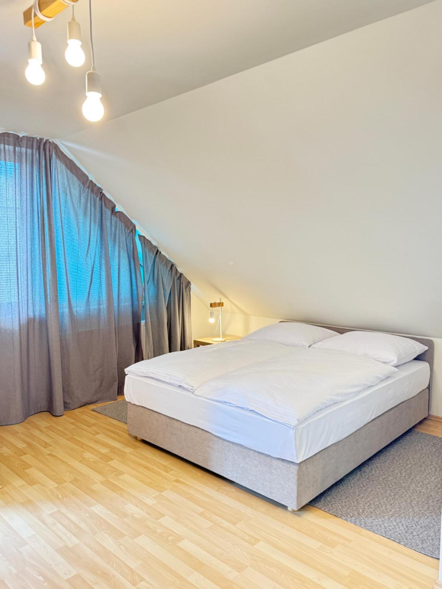 Diamondvilla, 4 Bedroom Apartment, Garden & Apartamento *