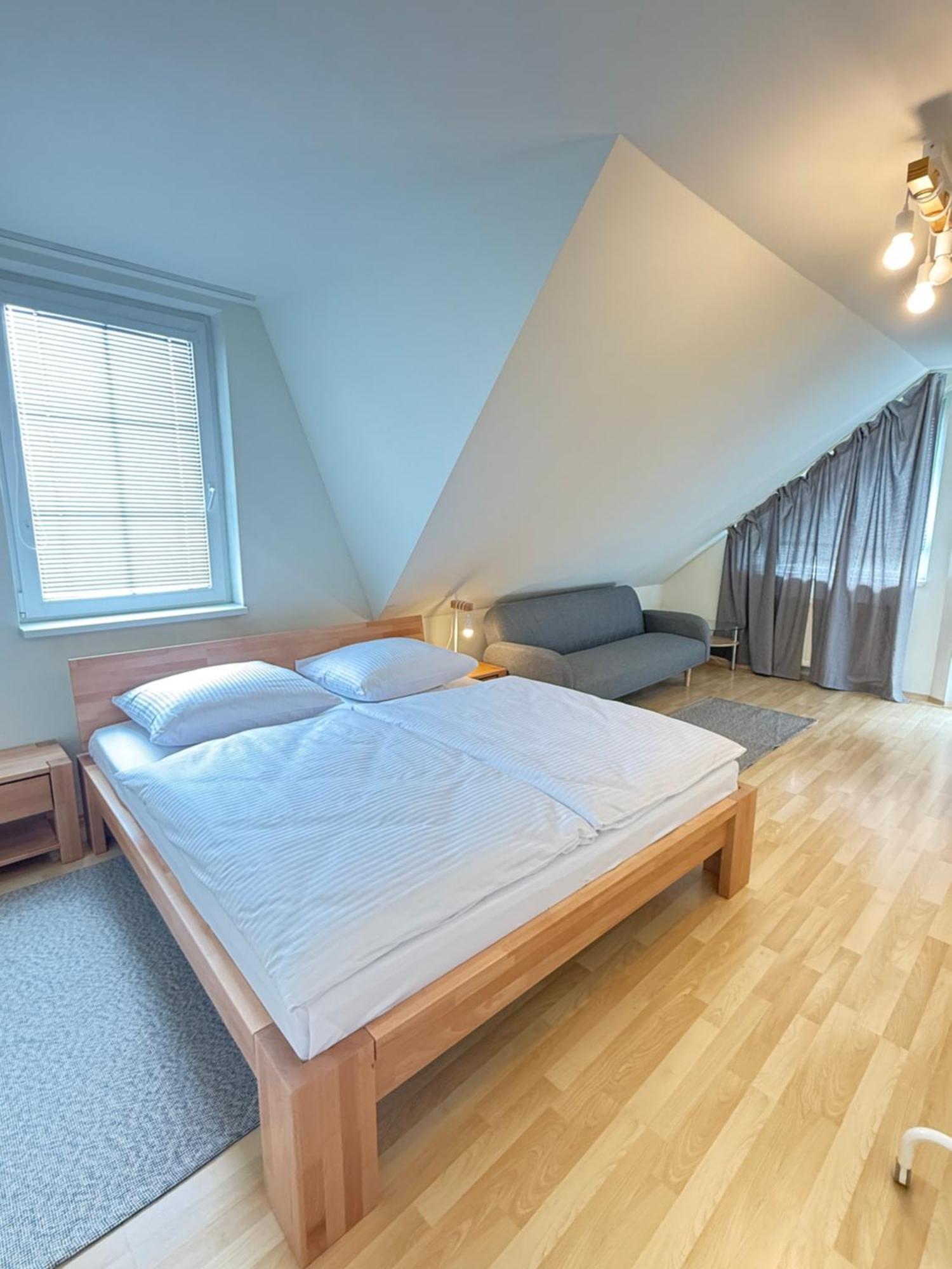 Diamondvilla, 4 Bedroom Apartment, Garden & Apartamento *