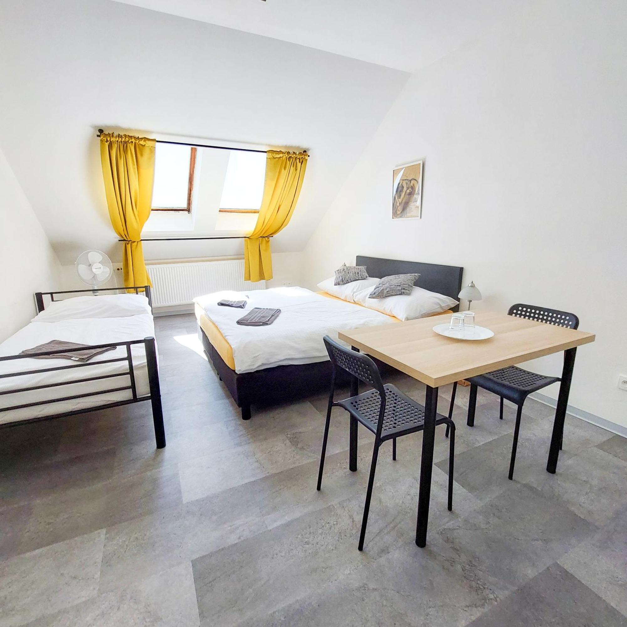 Beautiful Attic R3 * Prag