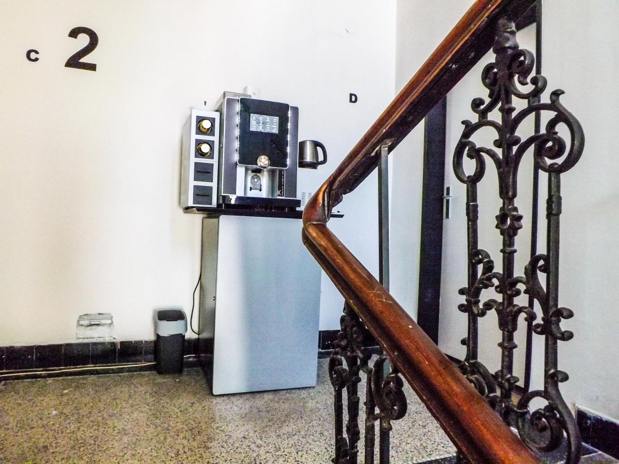 R2 Letna Rooftop Retreat Homestay Prague