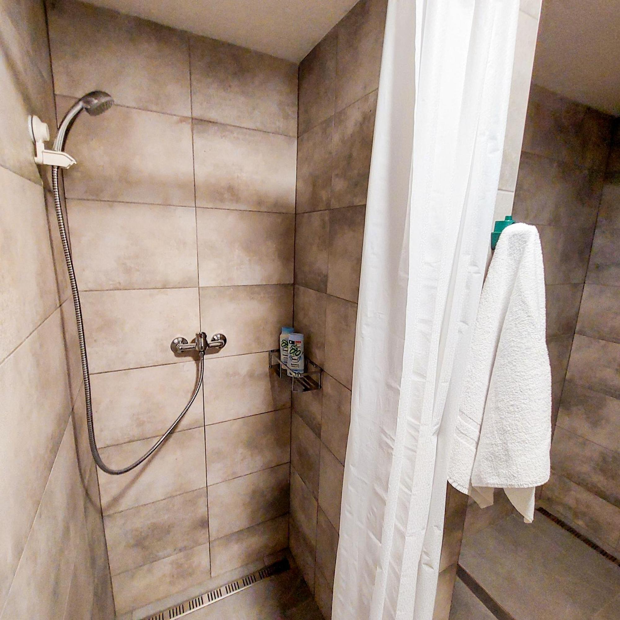 Homestay B5 Single Simple Room In Prague 7 Prague