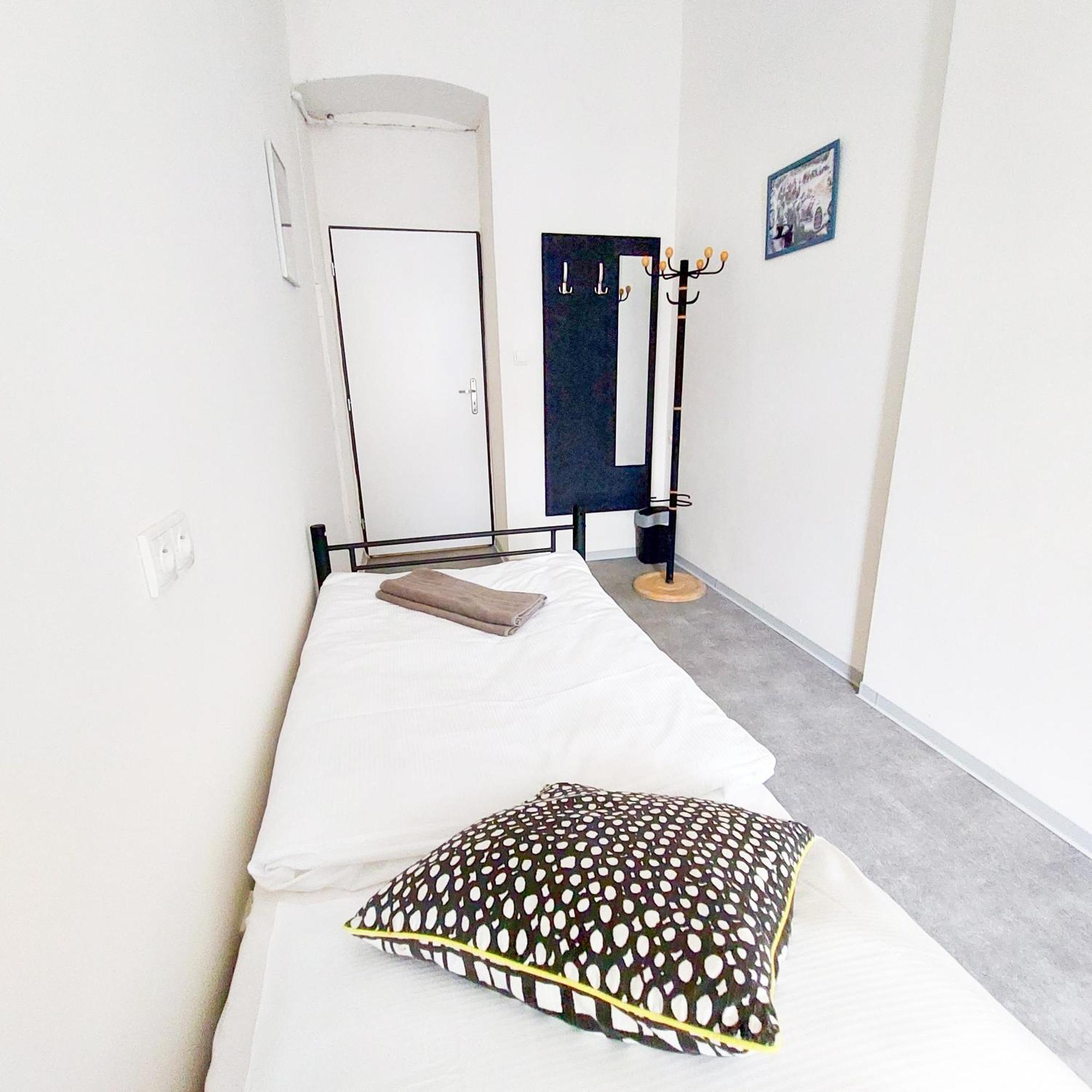 B5 Single Simple Room In Prague 7 * Prague